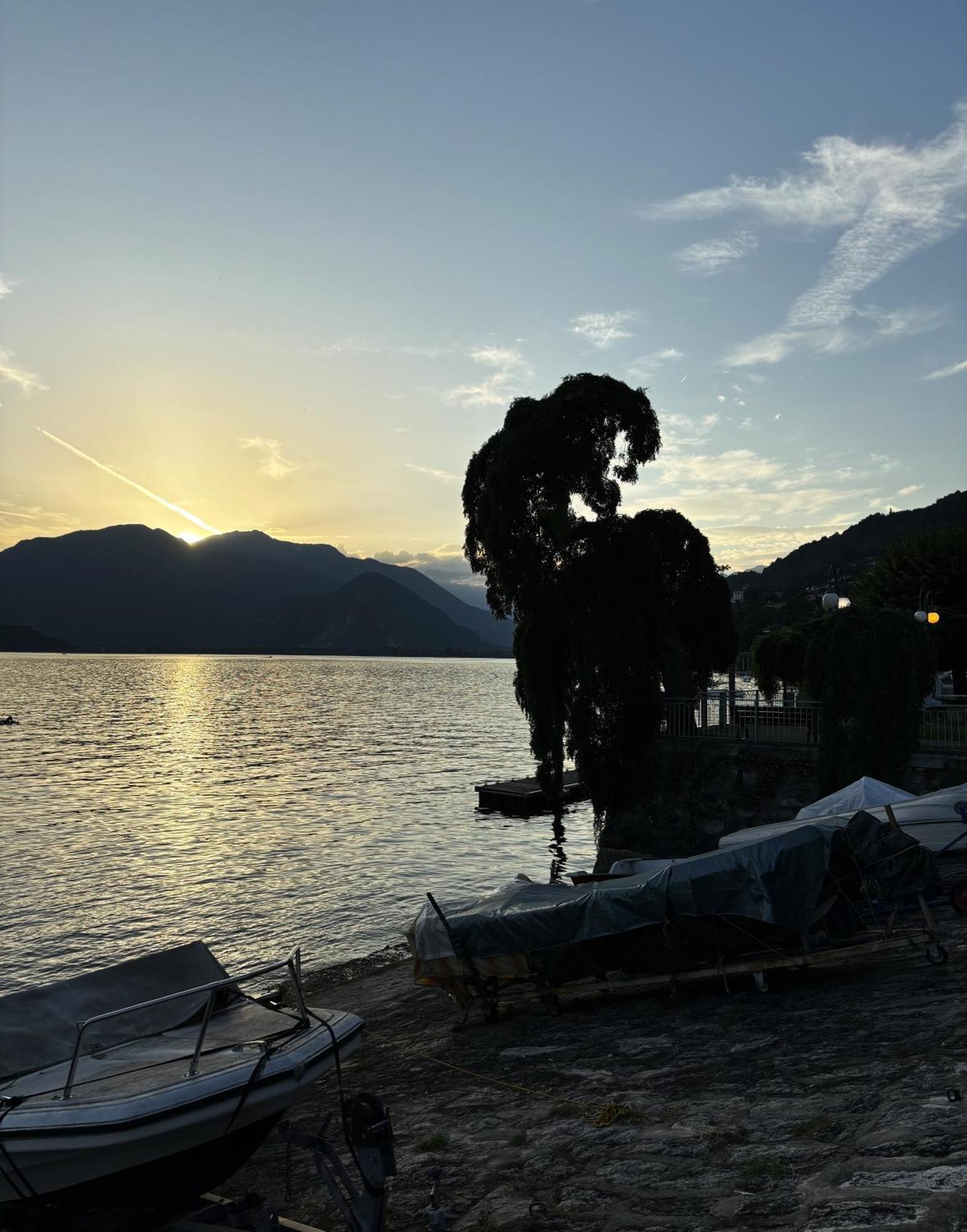 Aparthotel Residenza Pesce D'Oro Verbania Esterno foto